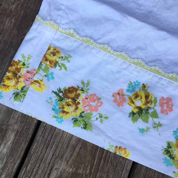 Sold…. Shabby Chic Bundle inc. one flat sheet and - Picture 4 of 5